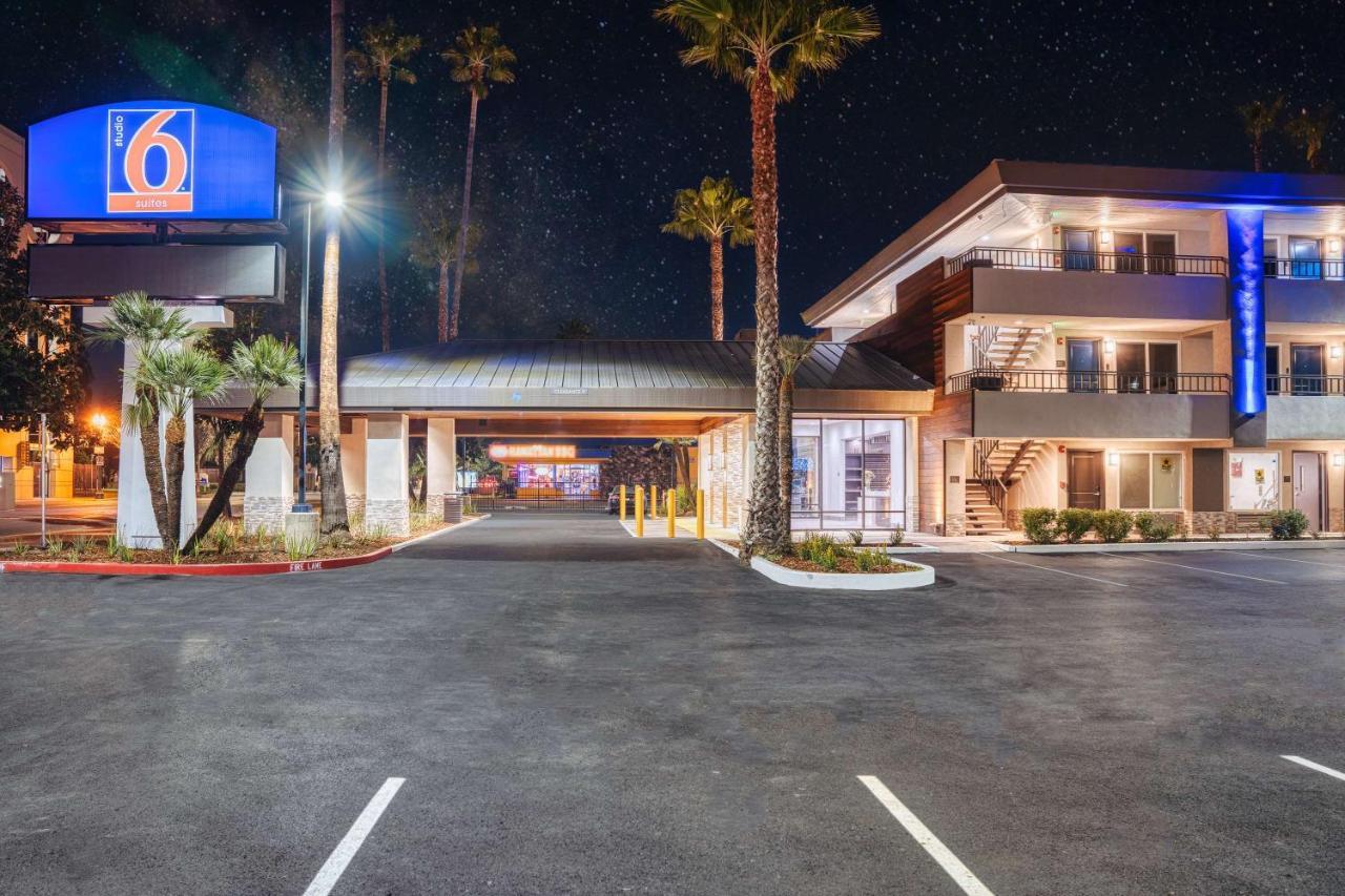 6 Stockton, Ca Waterfront Hotel 2*