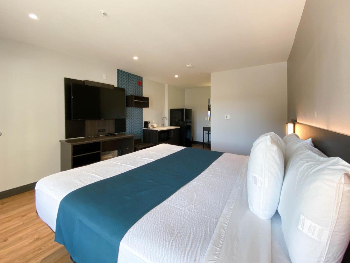 6 Stockton, Ca Waterfront Hotel 2*