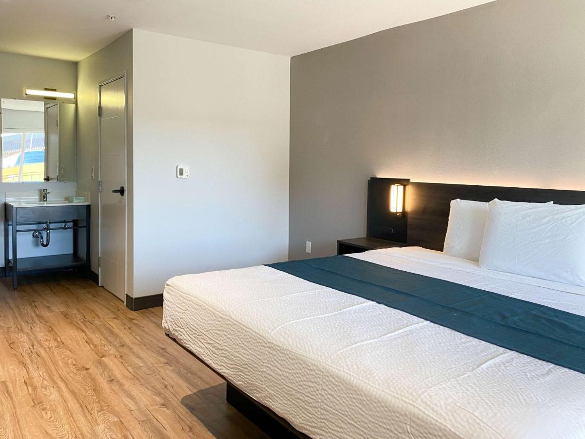 Hotel 6 Stockton, Ca Waterfront 2*