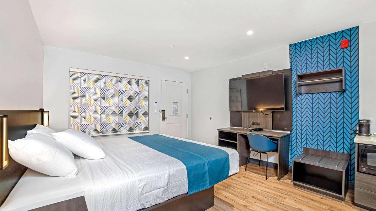 6 Stockton, Ca Waterfront Hotel 2*