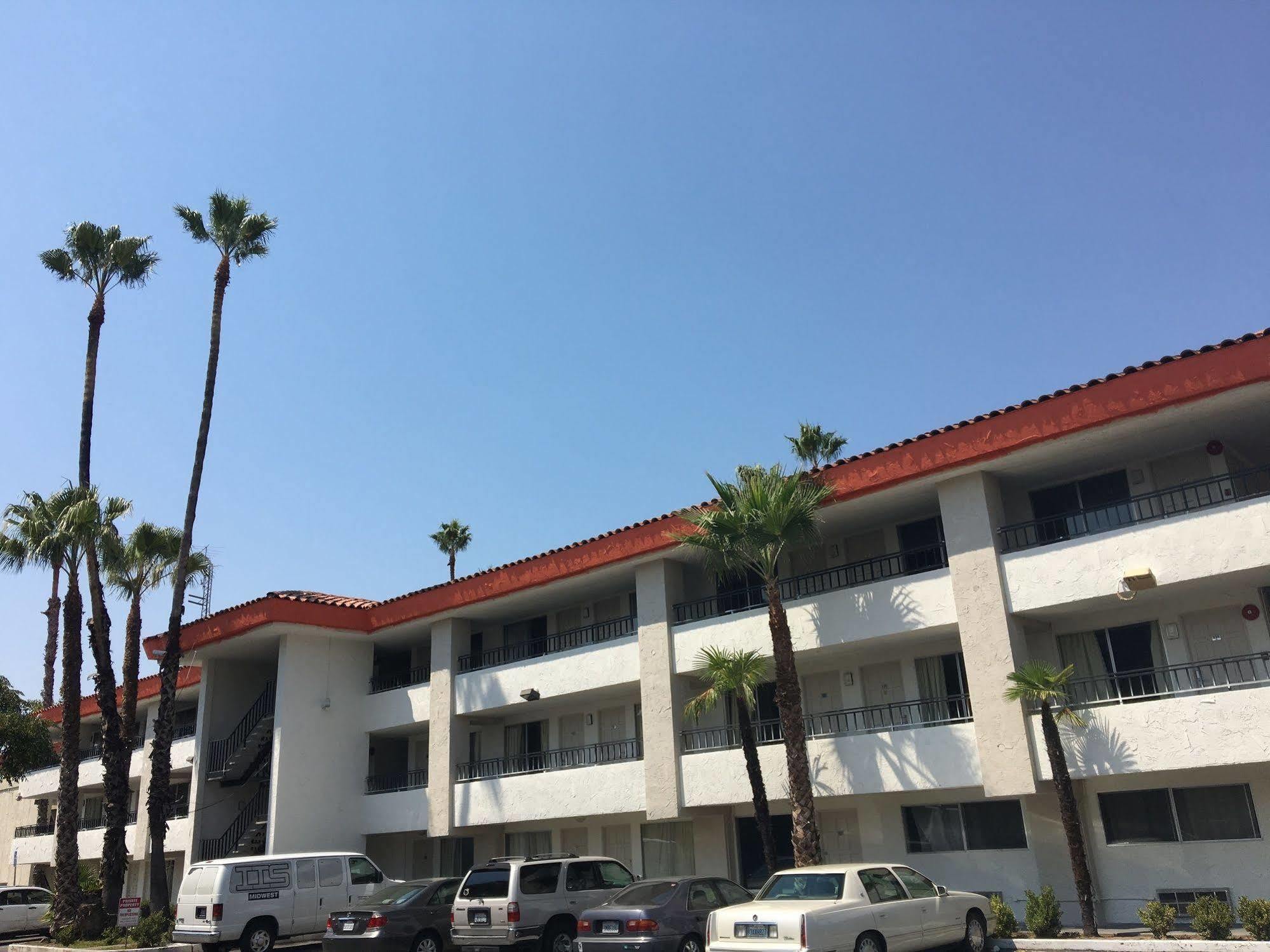 6 Stockton, Ca Waterfront Hotel 2*